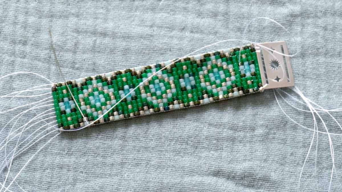 Green miyuki beads bracelet on loom with spacer : Step 2 Green miyuki beads bracelet on loom with spacer : Step 2