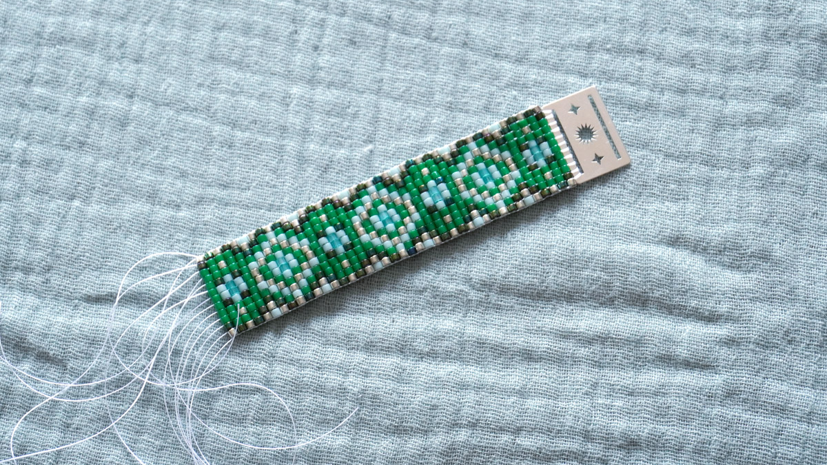 Green miyuki beads bracelet on loom with spacer : Step 3 Green miyuki beads bracelet on loom with spacer : Step 3