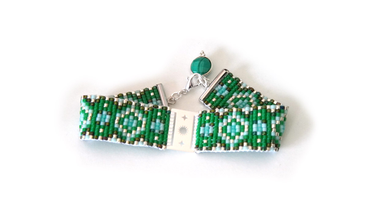 Green miyuki beads bracelet on loom with spacer : Step 7 Green miyuki beads bracelet on loom with spacer : Step 7