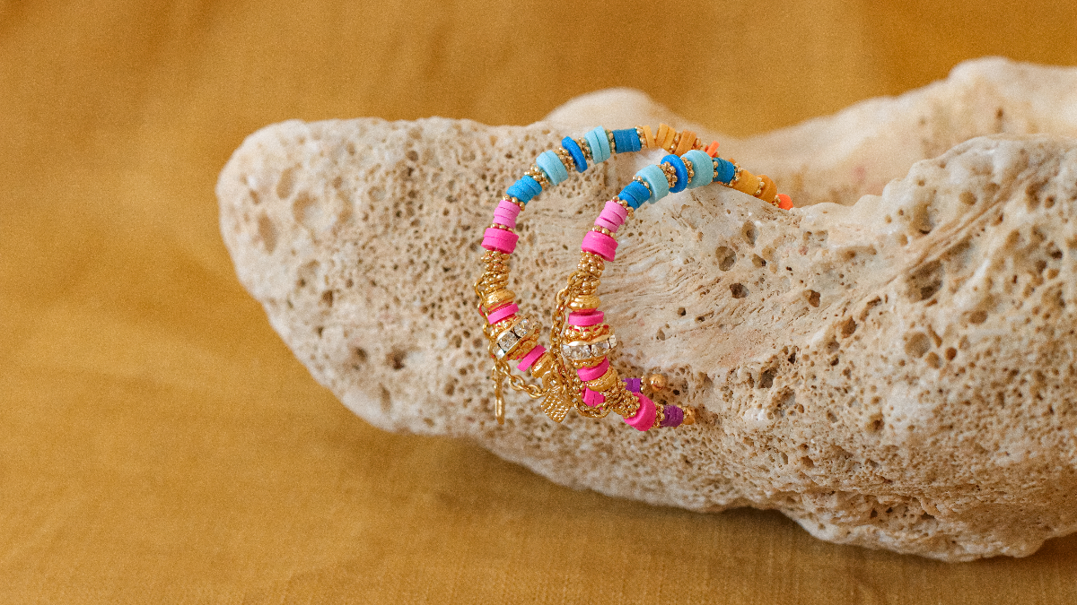 Gold and multicore hoop earrings with Heishi beads, stainless steel chain, beloque diamond and rhinestone ring