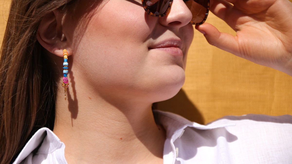 Schema Gold and multicore hoop earrings with Heishi beads, stainless steel chain, beloque diamond and rhinestone ring Schema Gold and multicore hoop earrings with Heishi beads, stainless steel chain, beloque diamond and rhinestone ring