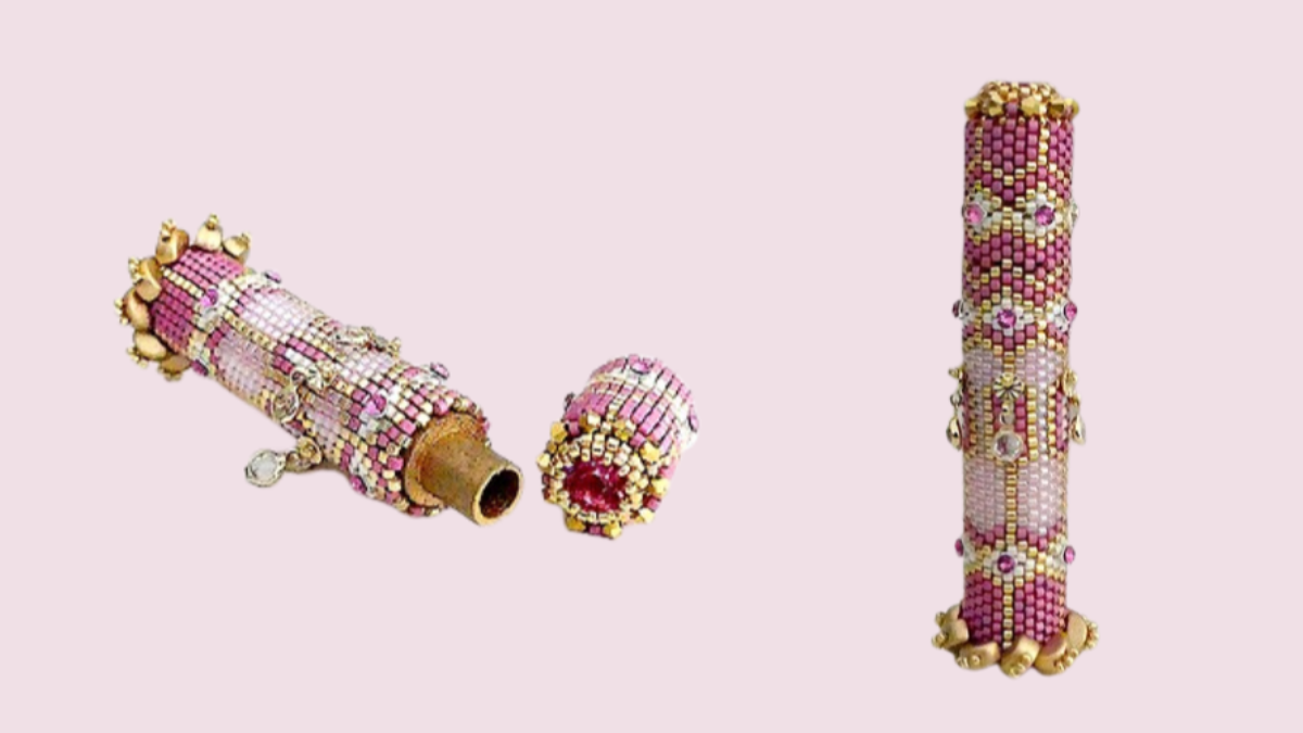 DIY Dora Needle Case by Puca with wooden stand and glass beads kos