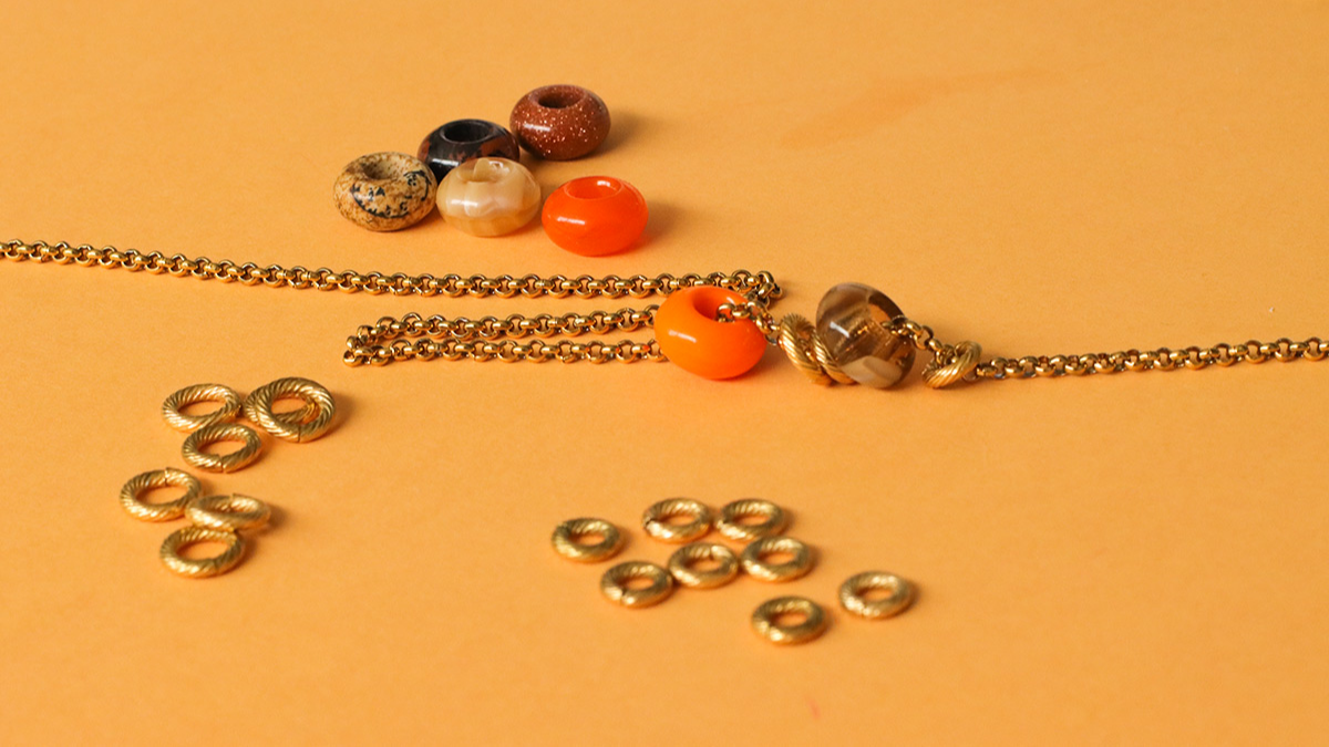Necklace with Miyuki Delicas beads and large hole glass beads and imitation gemstone : Step 1 Necklace with Miyuki Delicas beads and large hole glass beads and imitation gemstone : Step 1