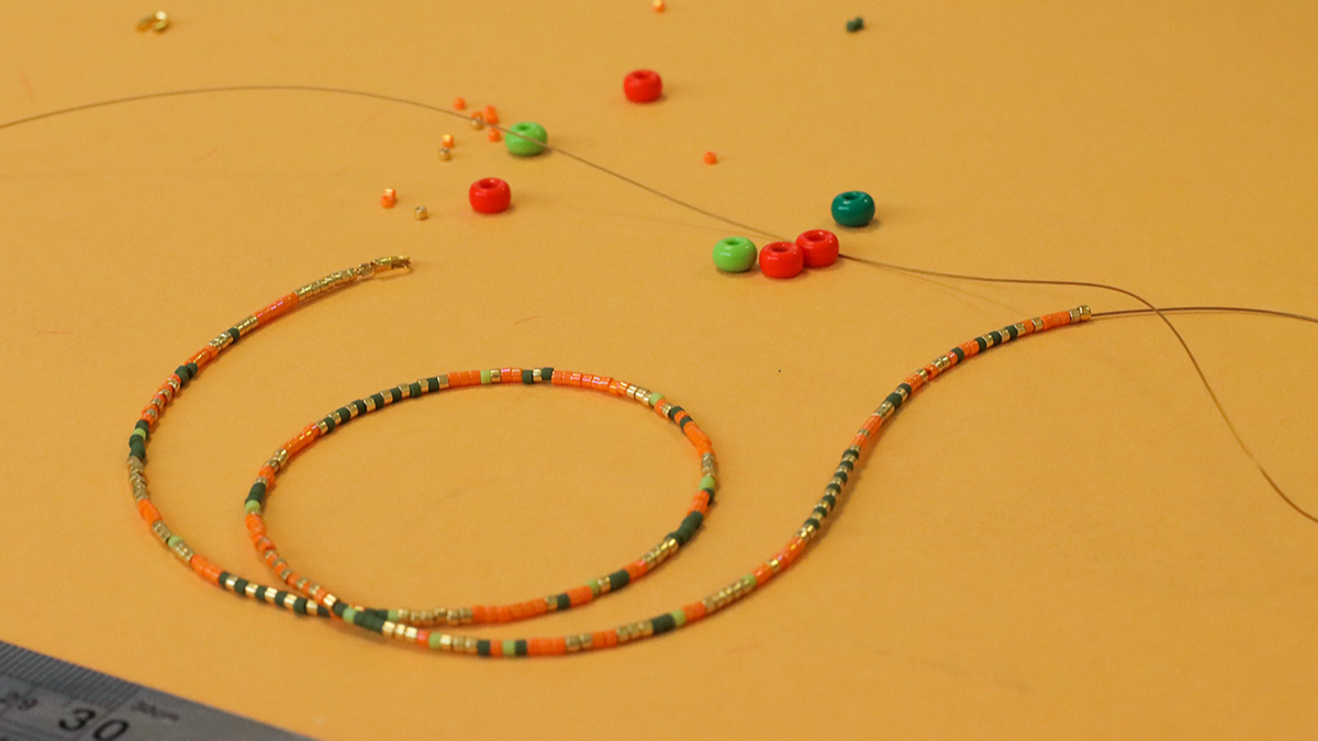 Necklace with Miyuki Delicas beads and large hole glass beads and imitation gemstone : Step 5 Necklace with Miyuki Delicas beads and large hole glass beads and imitation gemstone : Step 5