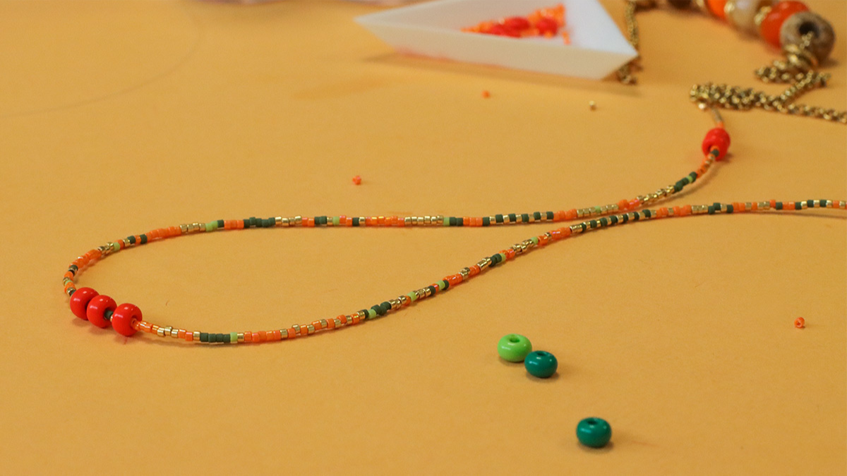 Necklace with Miyuki Delicas beads and large hole glass beads and imitation gemstone : Step 6 Necklace with Miyuki Delicas beads and large hole glass beads and imitation gemstone : Step 6