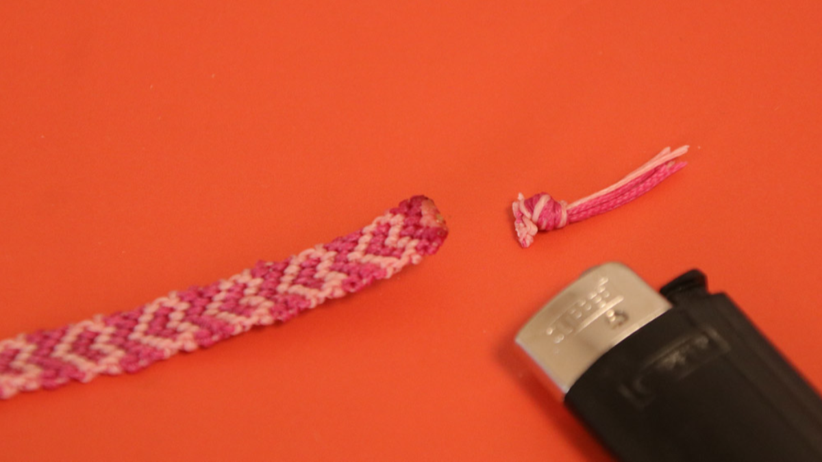 Creoles with Brazilian bracelet Heart in Slam strings : Step 26 Creoles with Brazilian bracelet Heart in Slam strings : Step 26