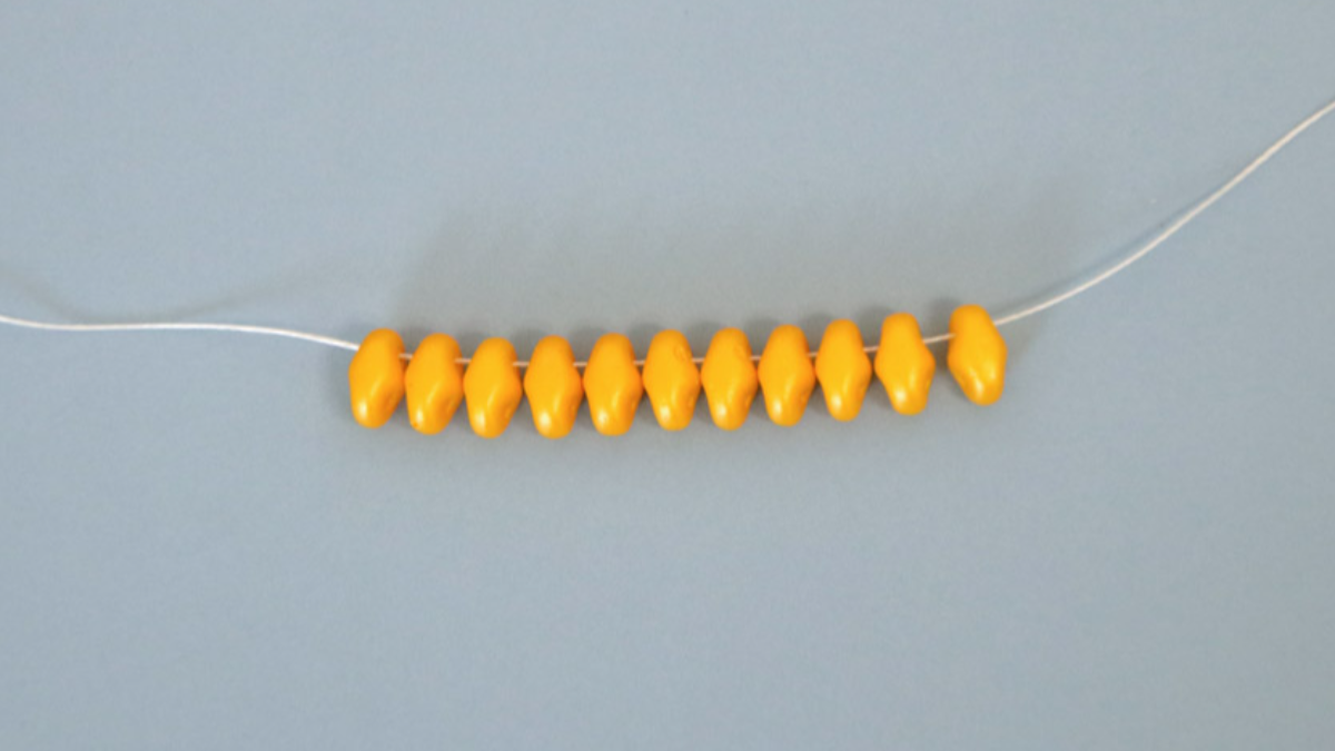 Sunflower earrings with SuperDuo beads : Step 1 Sunflower earrings with SuperDuo beads : Step 1