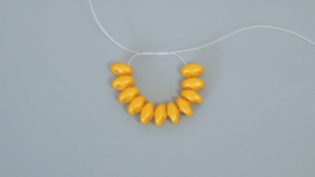 Sunflower earrings with SuperDuo beads : Step 2 Sunflower earrings with SuperDuo beads : Step 2