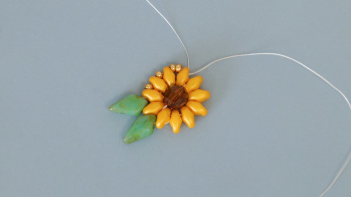 Sunflower earrings with SuperDuo beads : Step 8 Sunflower earrings with SuperDuo beads : Step 8
