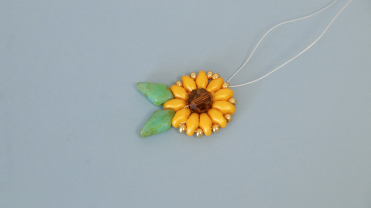 Sunflower earrings with SuperDuo beads : Step 9 Sunflower earrings with SuperDuo beads : Step 9