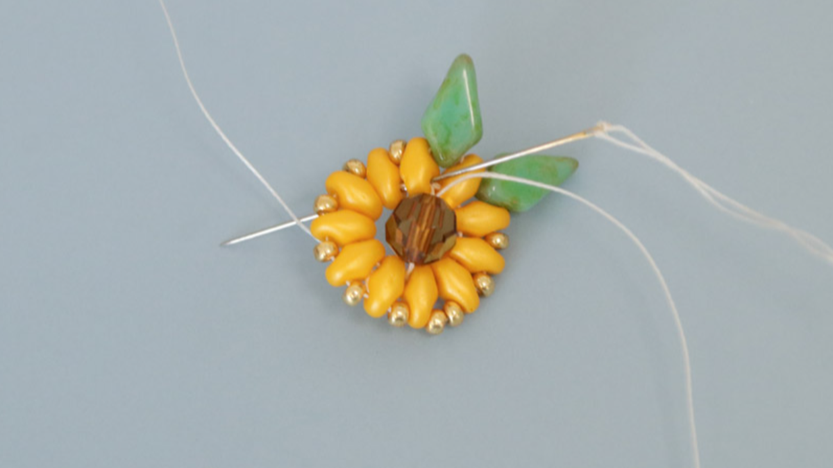 Sunflower earrings with SuperDuo beads : Step 12 Sunflower earrings with SuperDuo beads : Step 12