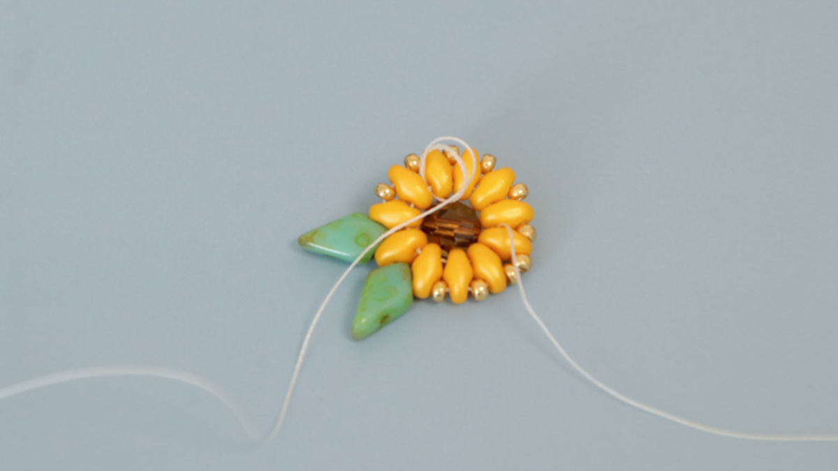 Sunflower earrings with SuperDuo beads : Step 13 Sunflower earrings with SuperDuo beads : Step 13