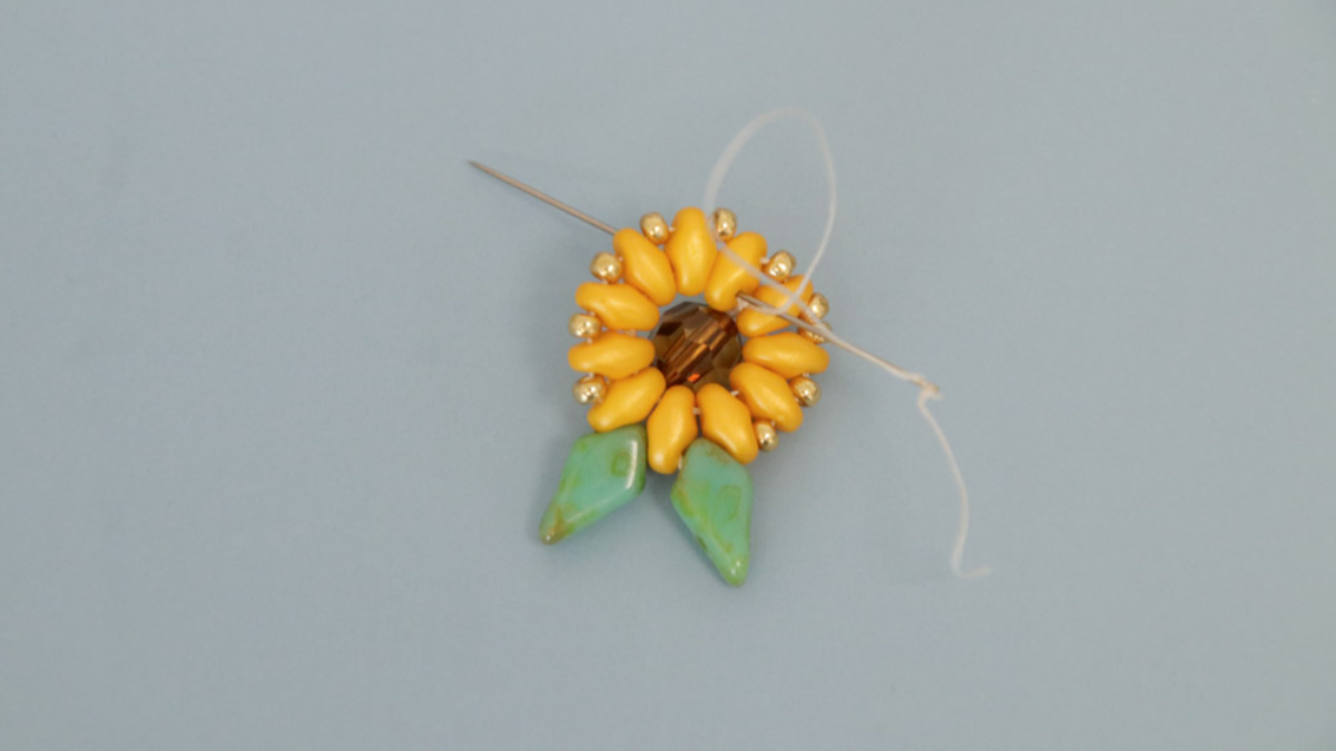 Sunflower earrings with SuperDuo beads : Step 14 Sunflower earrings with SuperDuo beads : Step 14
