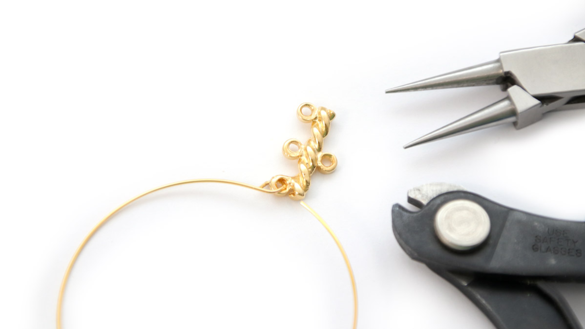 Memory bracelet with Lapis Lazuli beads : Step 1 Memory bracelet with Lapis Lazuli beads : Step 1