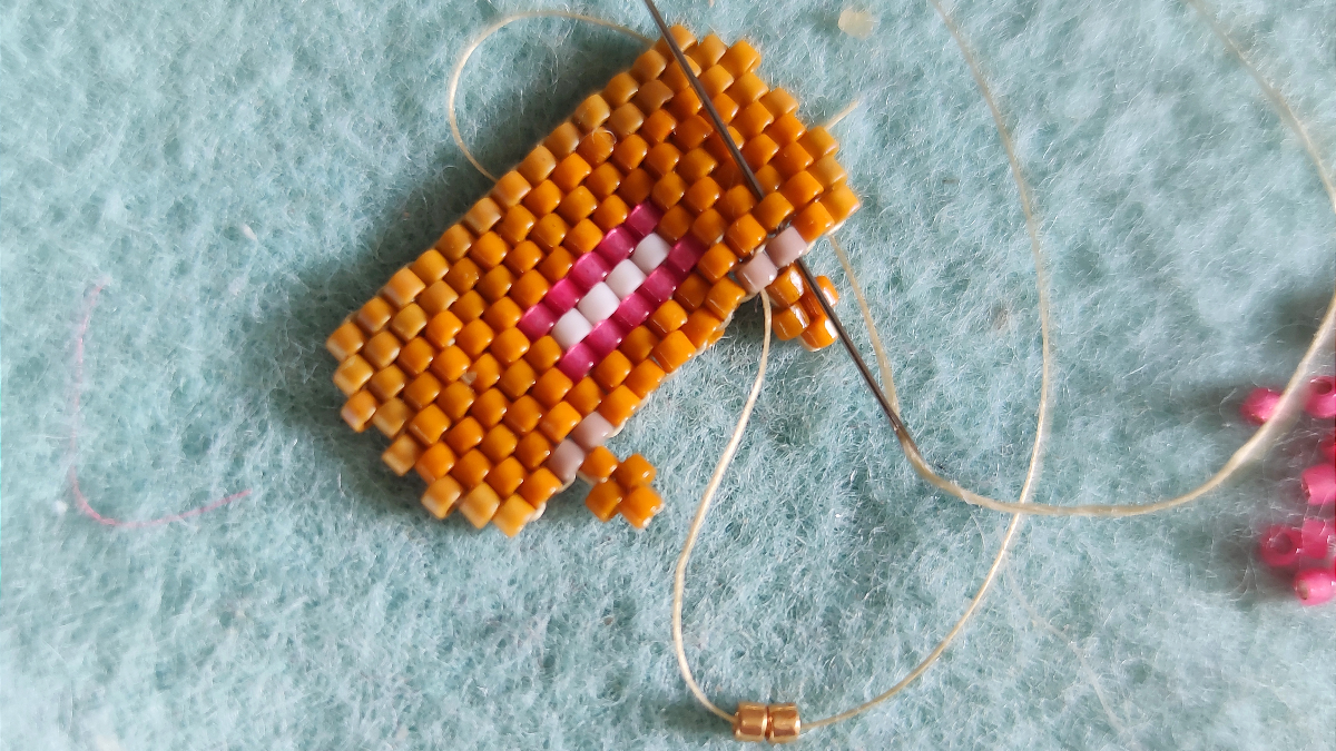 DIY: binder pins made of miyuki beads brick stitch : Step 4 DIY: binder pins made of miyuki beads brick stitch : Step 4