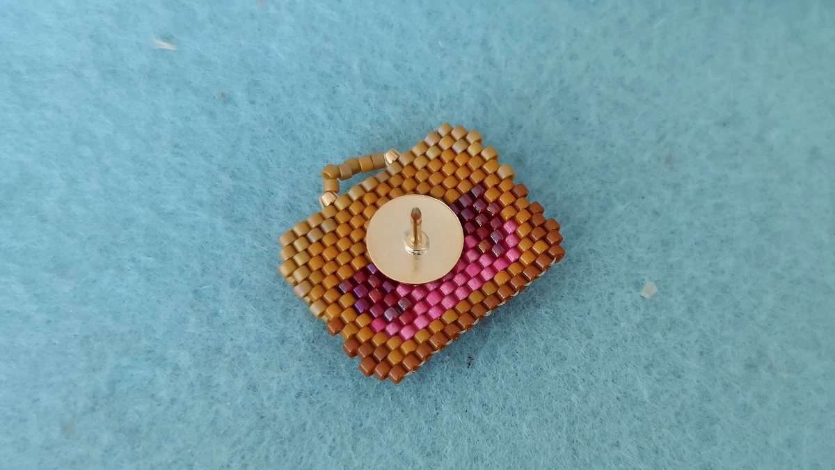 DIY: binder pins made of miyuki beads brick stitch : Step 6 DIY: binder pins made of miyuki beads brick stitch : Step 6