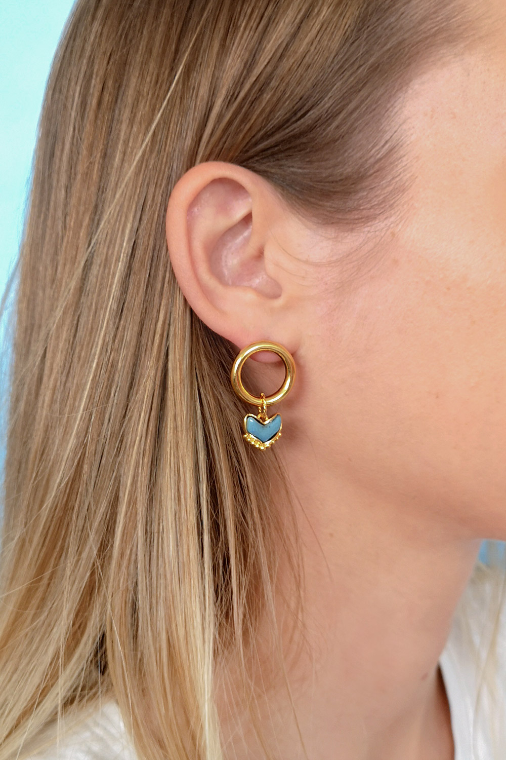 Schema  Gold circle earrings with chevron charm
