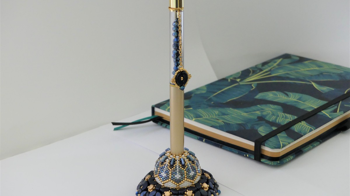 Schema  DIY Scissor case with glass beads and wooden stand by Puca