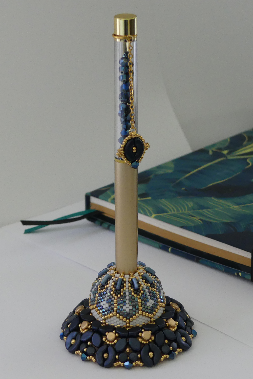 Schema  DIY Scissor case with glass beads and wooden stand by Puca