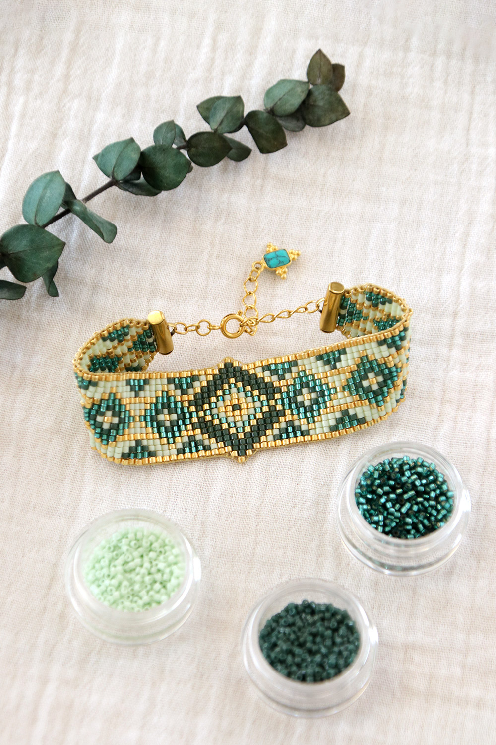 Bracelet au métier à tisser motif losange perles Miyuki delica