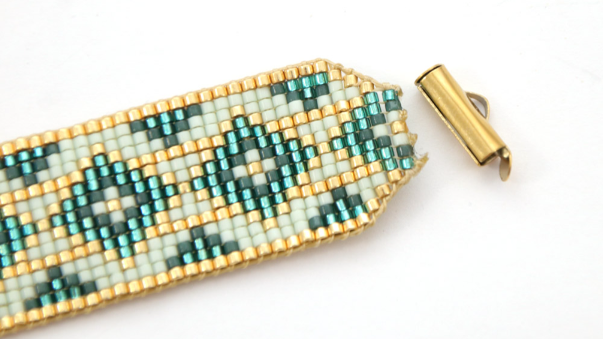 Miyuki delica loom bracelet with diamond pattern beads : Step 2 Miyuki delica loom bracelet with diamond pattern beads : Step 2