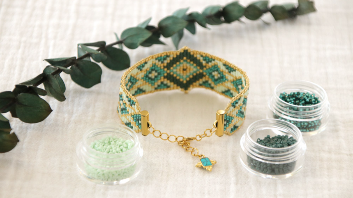 Miyuki delica loom bracelet with diamond pattern beads : Step 3 Miyuki delica loom bracelet with diamond pattern beads : Step 3