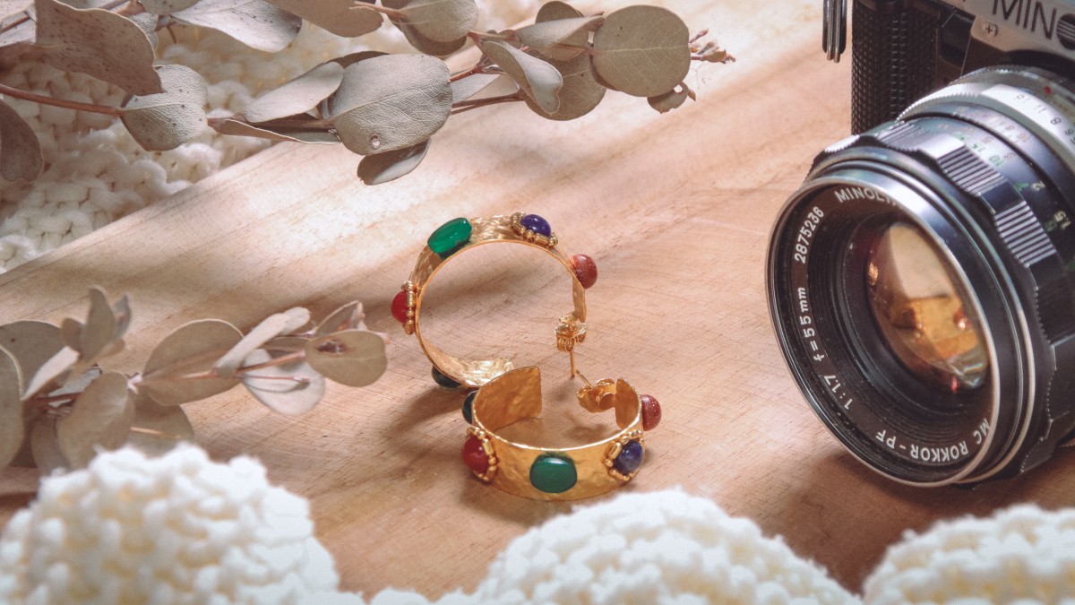 Schema  Gold color hoop earrings with natural stones