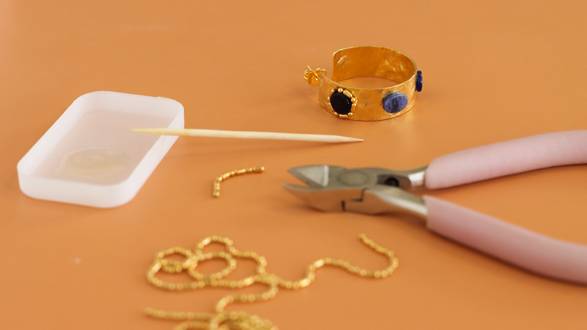 Gold color hoop earrings with natural stones : Step 4