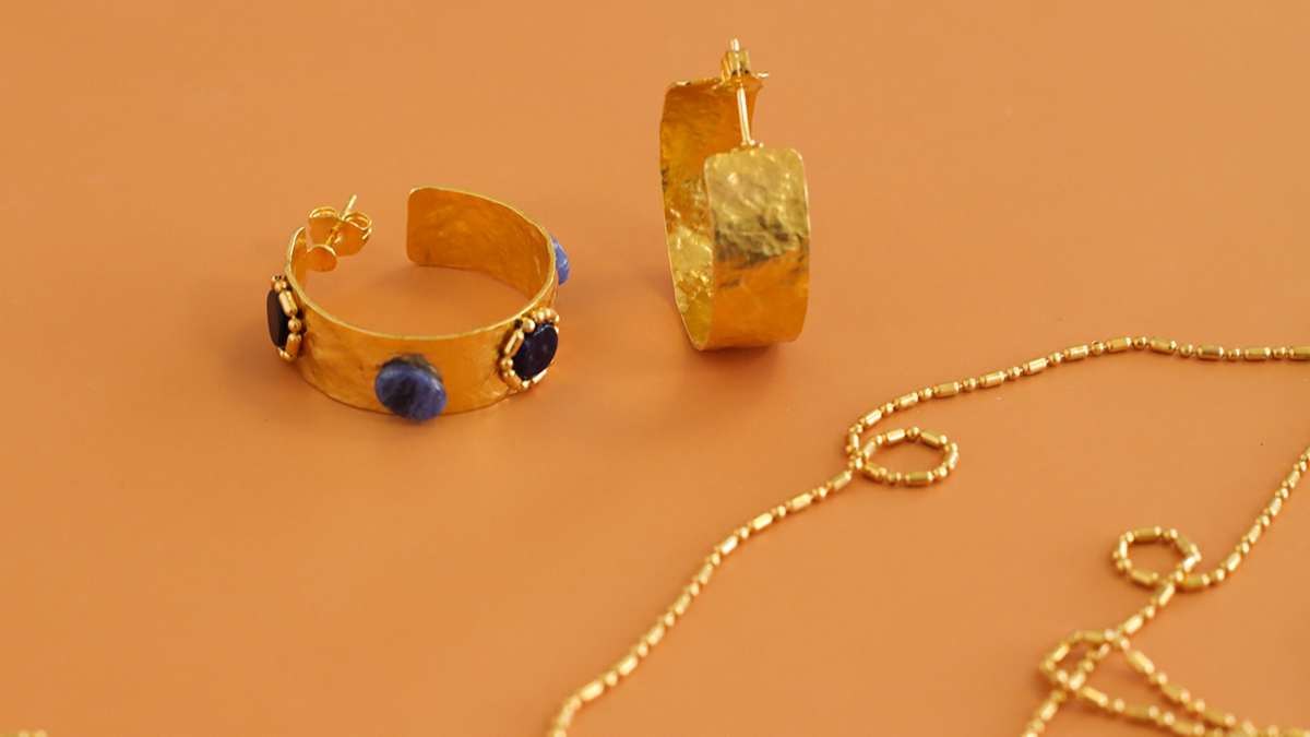 Gold color hoop earrings with natural stones : Step 5