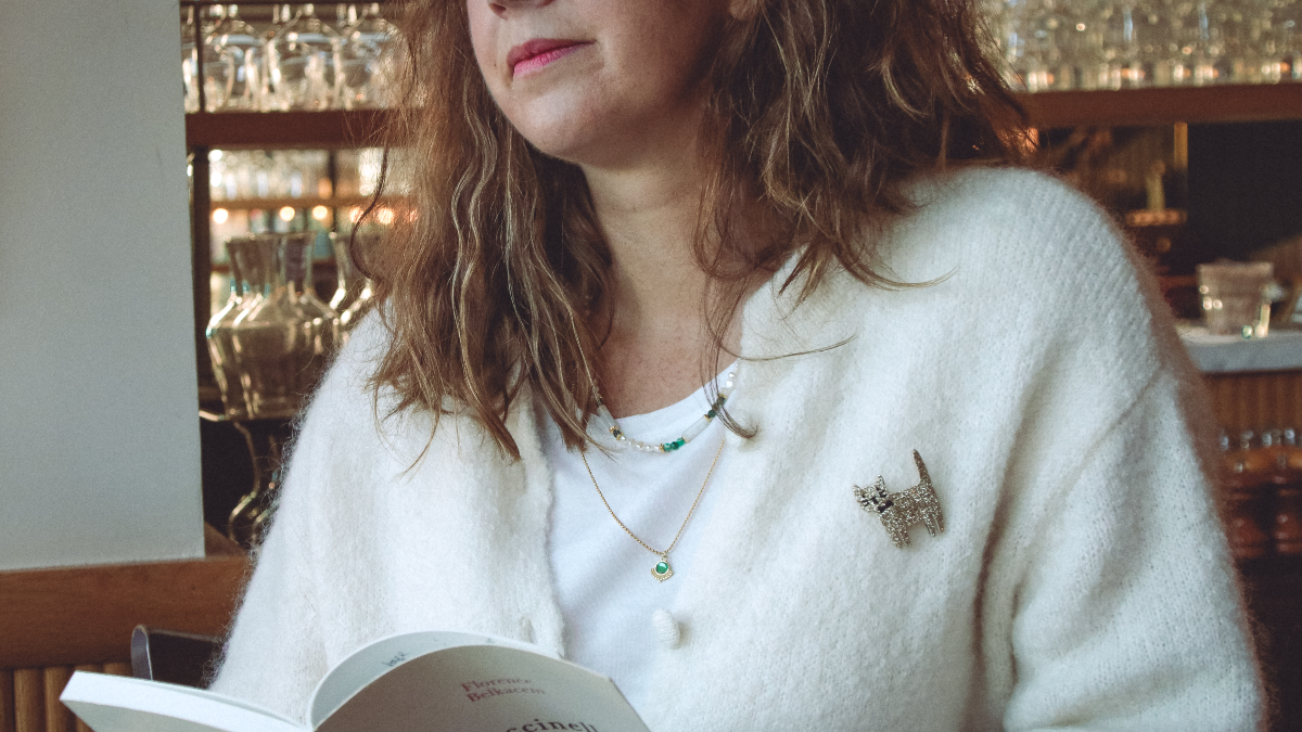 Schema Golden tube necklace with moonstone and freshwater pearls Schema Golden tube necklace with moonstone and freshwater pearls