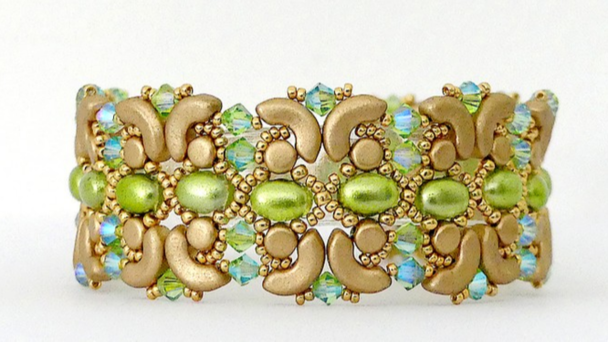 Schema Indira bracelet with Samos, Kalos and Arcos beads by Puca Schema Indira bracelet with Samos, Kalos and Arcos beads by Puca