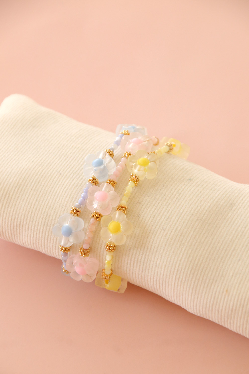DIY Elastic bracelets Flowers and pearl bracelets