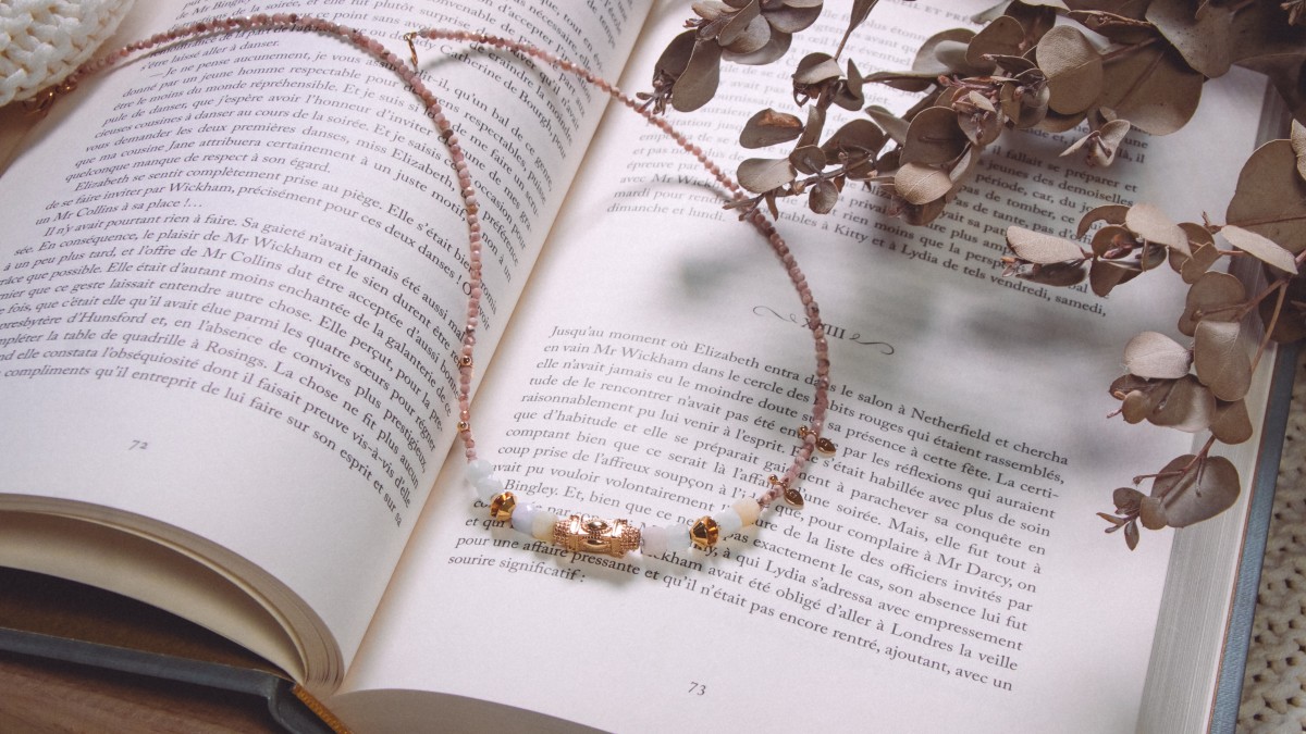 Schema Bohemian chic necklace with natural pearls and gold-plated beads Schema Bohemian chic necklace with natural pearls and gold-plated beads