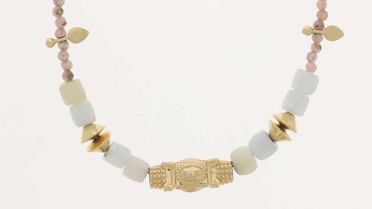 Bohemian chic necklace with natural pearls and gold-plated beads : Step 3 Bohemian chic necklace with natural pearls and gold-plated beads : Step 3