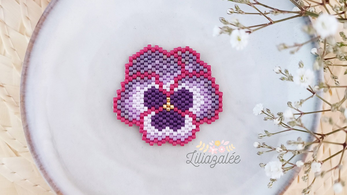 DIY Pansy flowers weaving with Miyuki beads brickstitch technique : Step 2