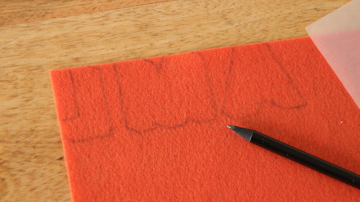 Christmas gift tag tutorial Embroidery letter Cannetille : Step 1