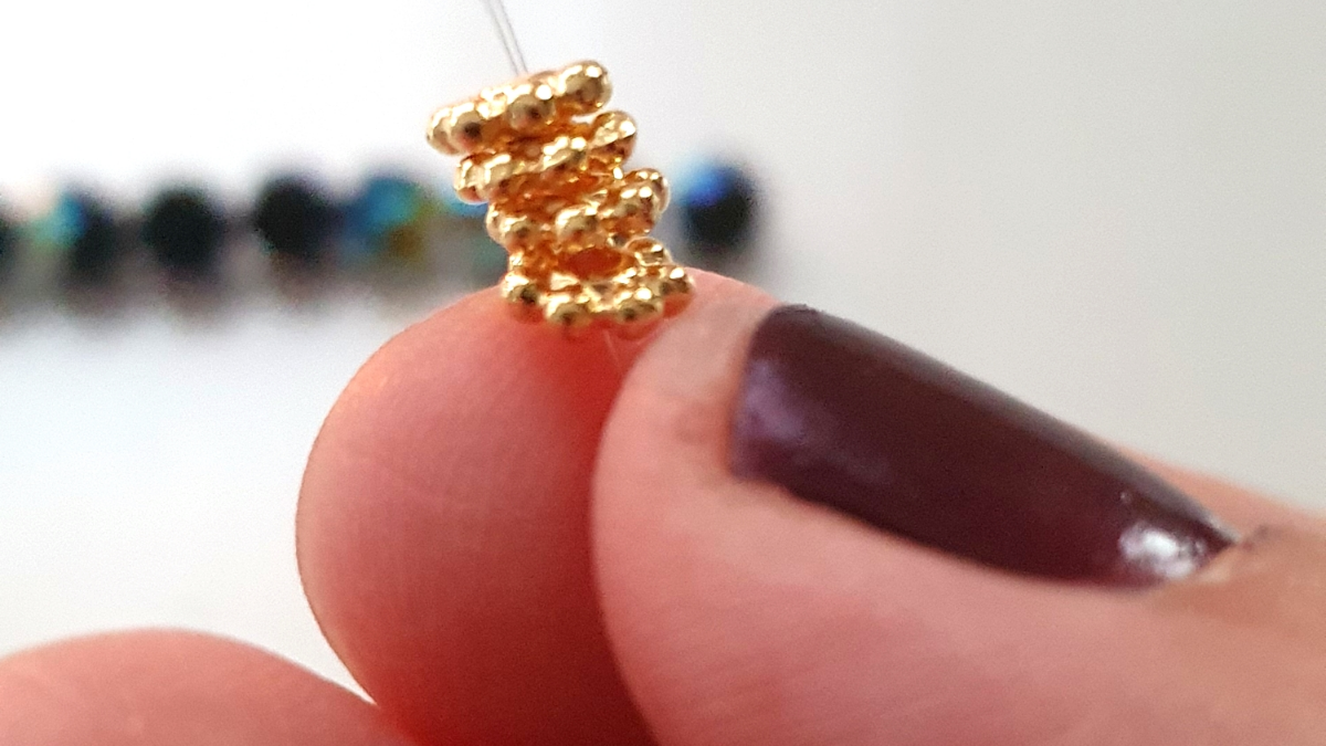 Wrap and macramé bracelet 5 turns with purecrystal, miyukis, golden loop and spacers : Step 7 Wrap and macramé bracelet 5 turns with purecrystal, miyukis, golden loop and spacers : Step 7