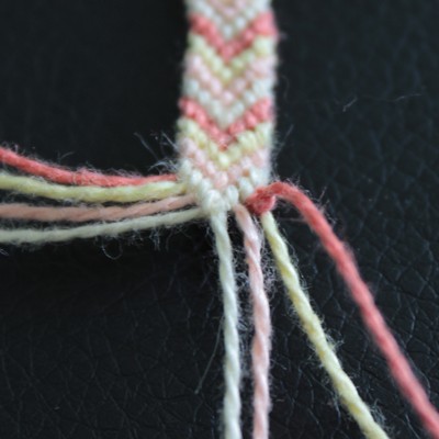 Brazilian bracelet tutorial with chevron pattern : Step 6 Brazilian bracelet tutorial with chevron pattern : Step 6