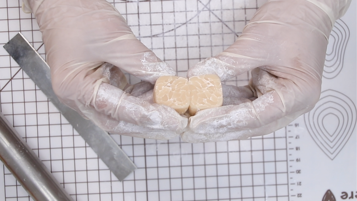 Marble effect polymer clay earrings : Step 4