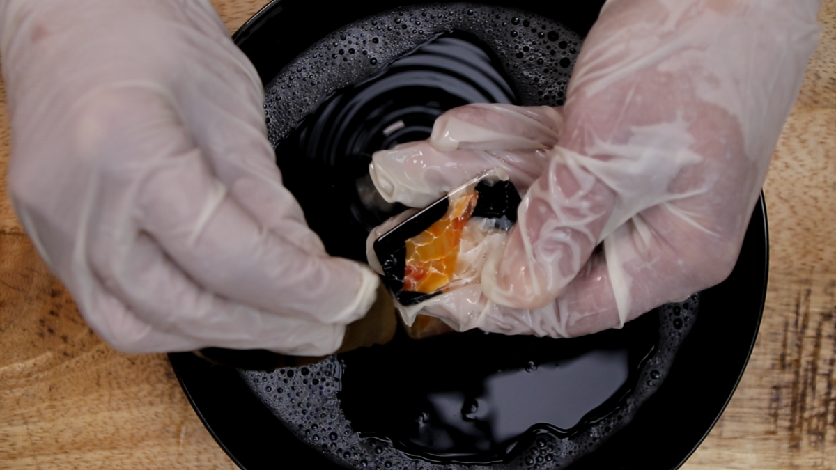 Marble effect polymer clay earrings : Step 9