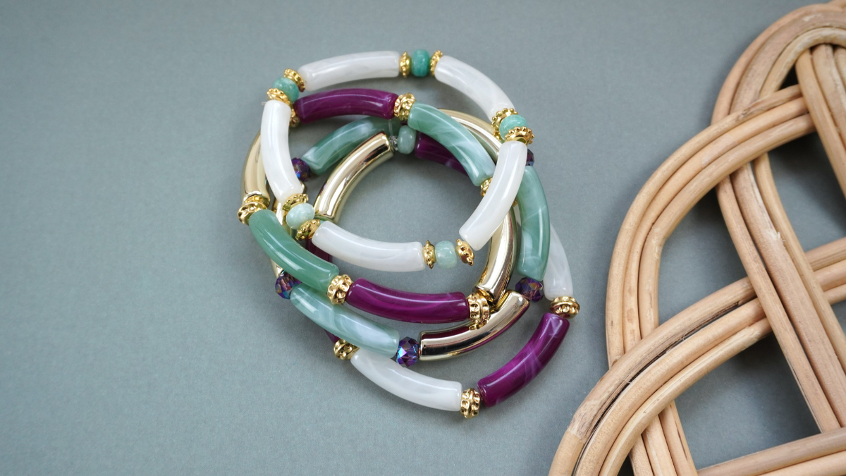 Schema  Elastic bracelets beads green and purple tubes