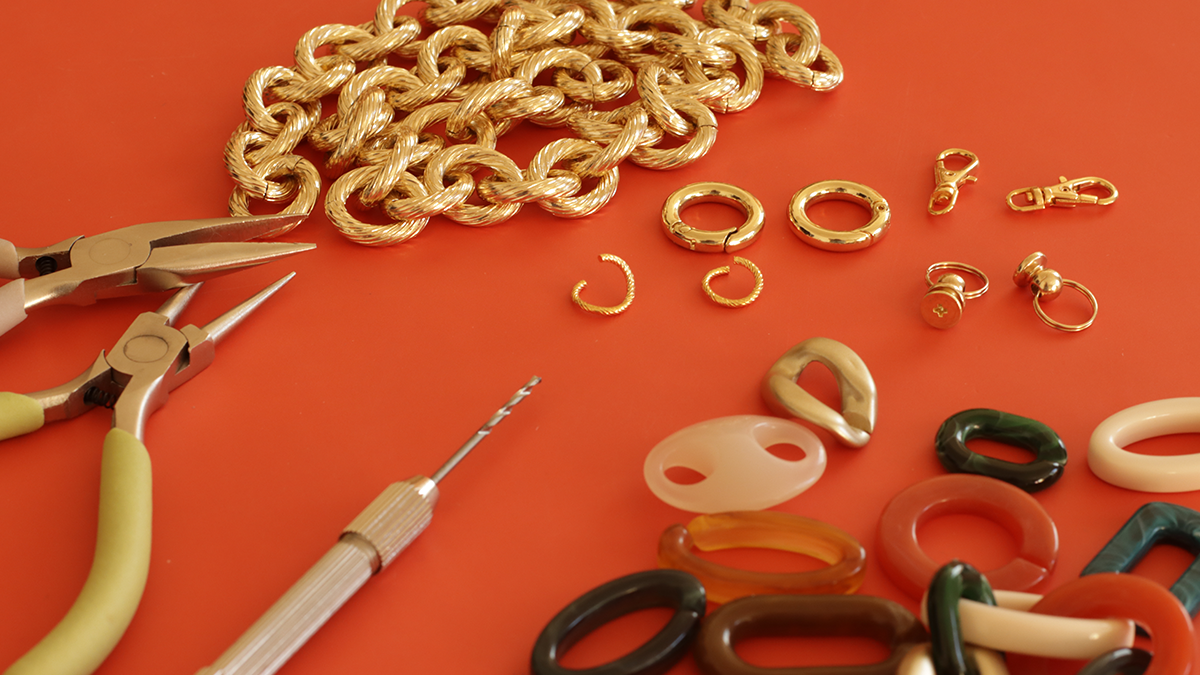 Chain phone or glasses links : Step 1