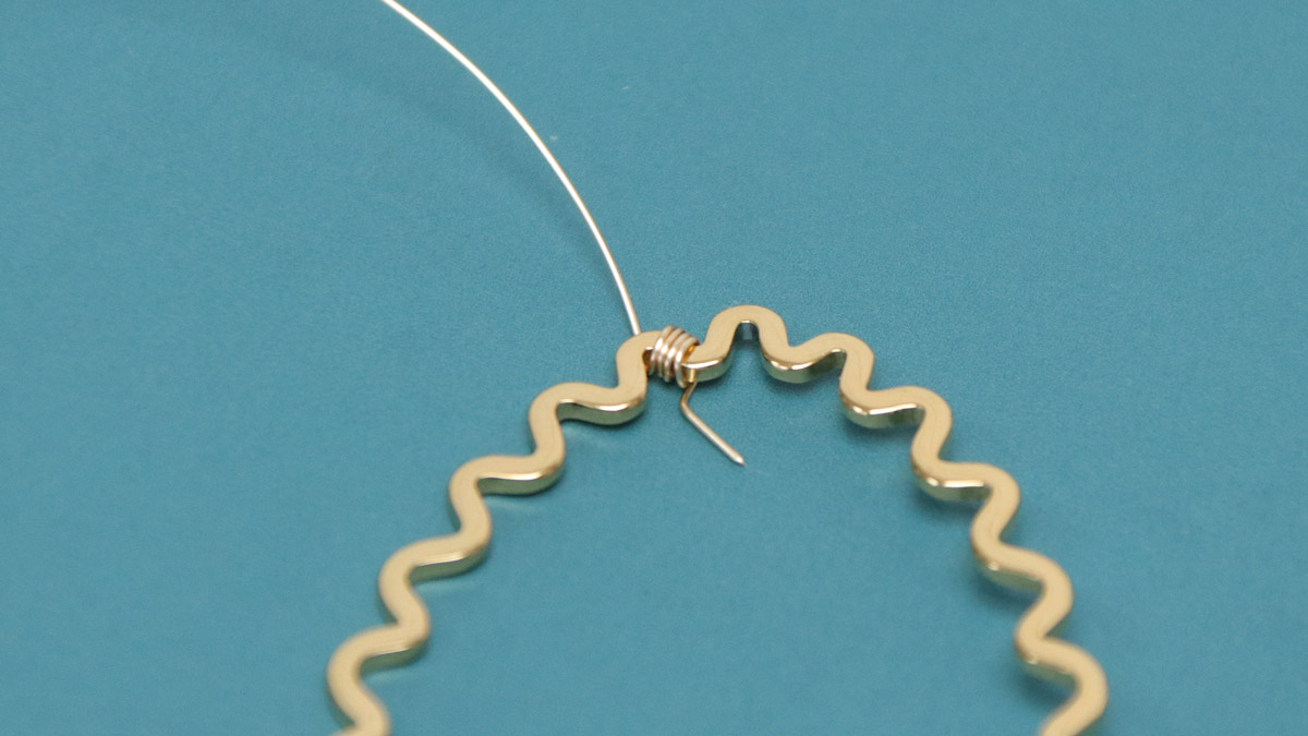 Gold plated stainless steel and pearl drop earrings tutorial : Step 2