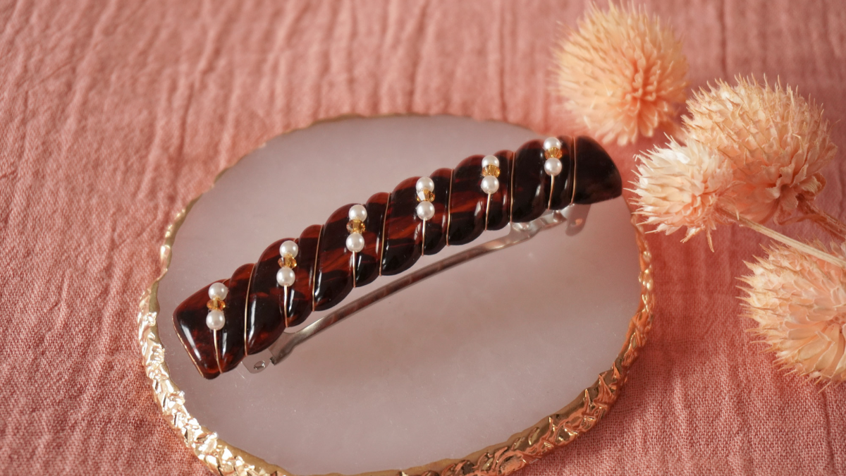 DIY Turtle scale barrette with pearly beads DIY Turtle scale barrette with pearly beads