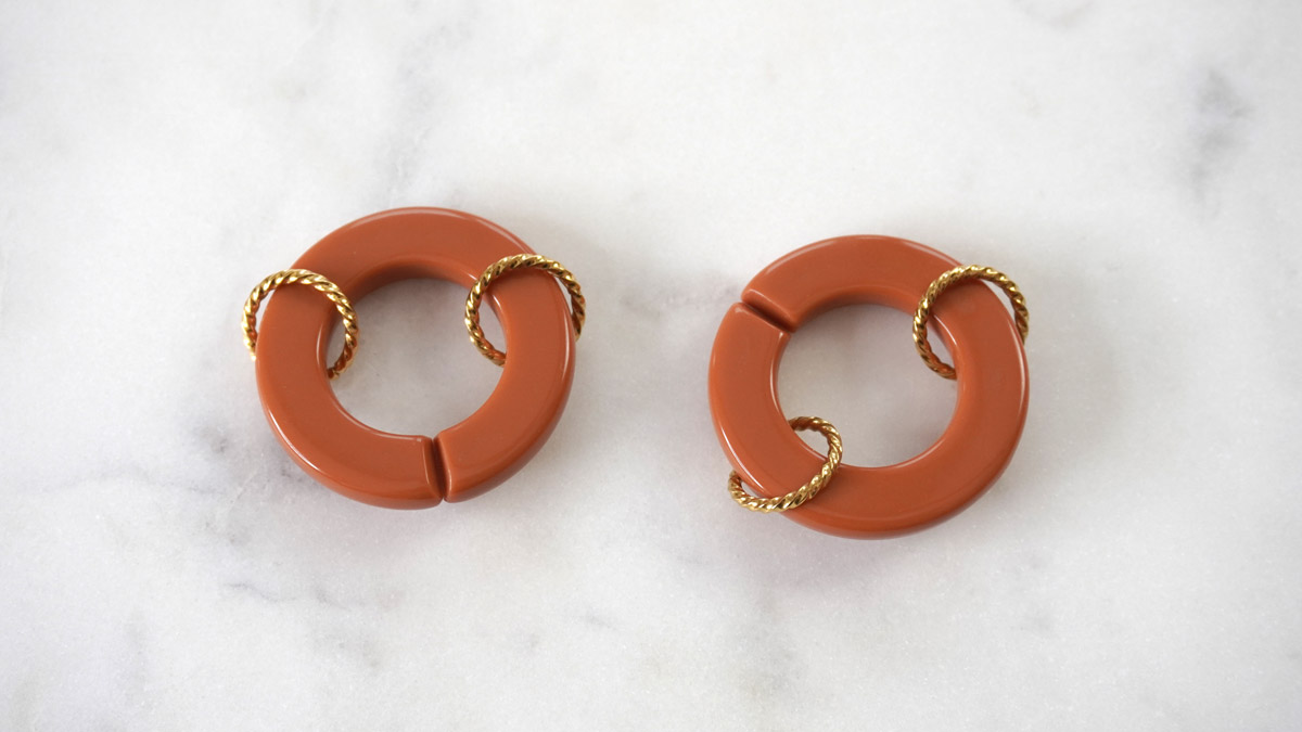 Bracelet Big Links stainless steel and acrylic gilded : Step 1