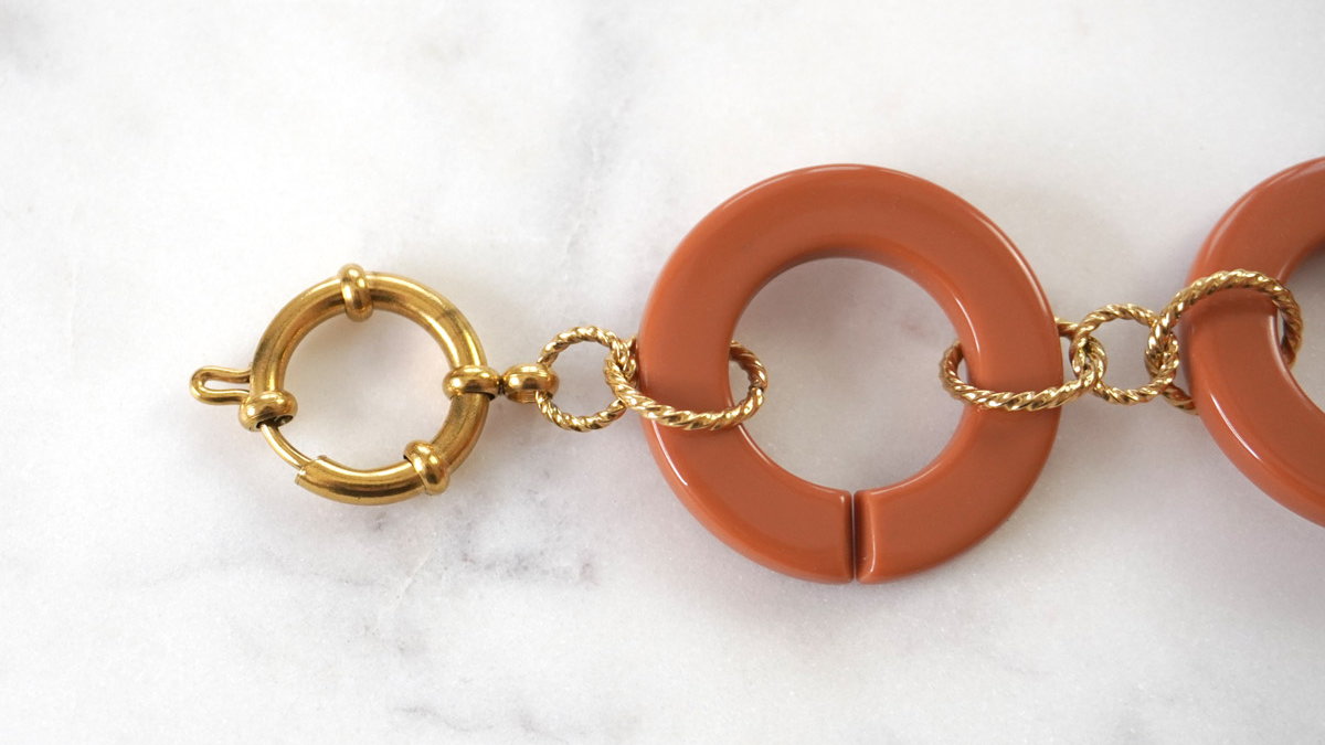 Bracelet Big Links stainless steel and acrylic gilded : Step 4