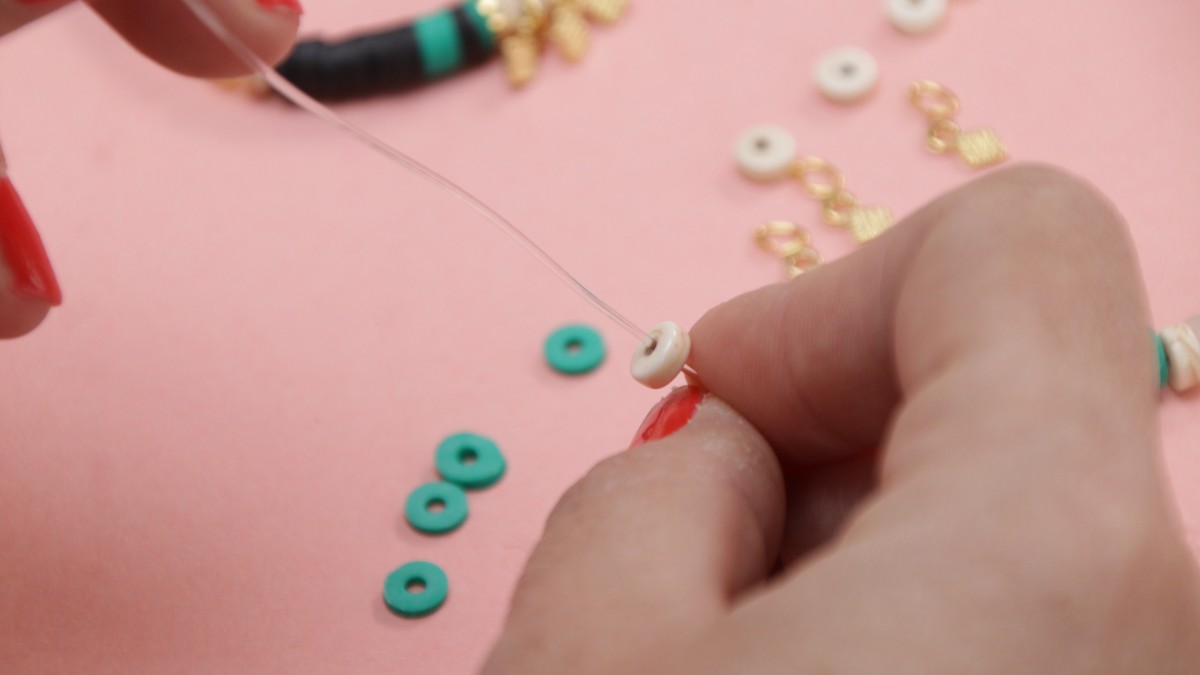 Elastic bracelets round heishi model Canopée : Step 5 Elastic bracelets round heishi model Canopée : Step 5