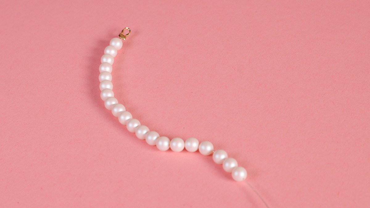 Elegant crystal heart necklace with pearly beads : Step 2