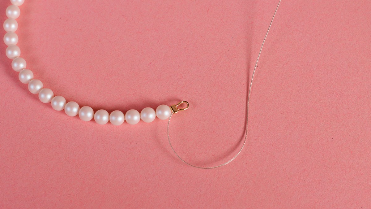 Elegant crystal heart necklace with pearly beads : Step 5