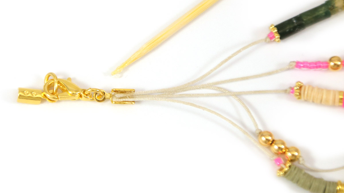 Tuto fine bracelets with heishi beads and charms : Step 6